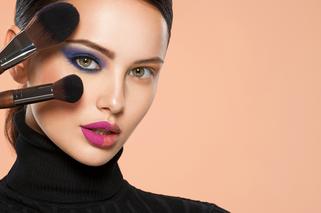 Karnawałowy makijaż roku 2022 - krok po kroku. Gorące trendy 