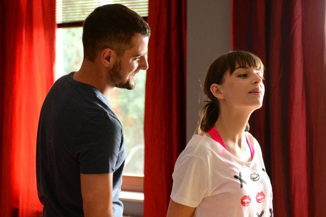 Komisarz Alex 8 sezon odc. 92. Ewa (Agnieszka Więdłocha), Michał Orlicz (Antoni Pawlicki)