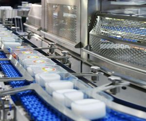 Przenośniki w halach – zwiększenie wydajności i bezpieczeństwa pracy
