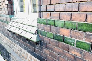 Zielona cegła szkliwiona. Okna. Szopienice