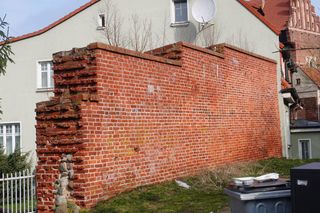W Olsztynie były trzy bramy obronne. Z niektórych pozostały tylko ruiny