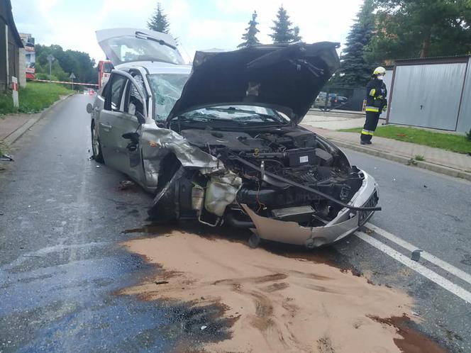 Brzesko. Wypadek karetki wiozącej pacjenta zakażonego koronawirusem
