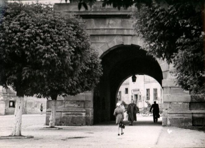 Brama Lwowska w Zamościu na starych zdjęciach