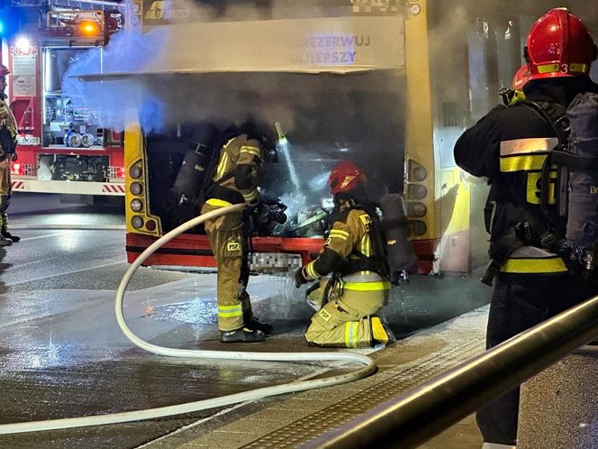 Pożar autobusu w Warszawie