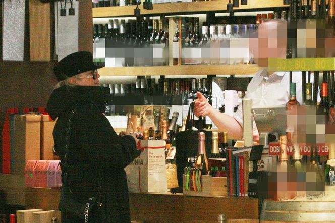 Katarzyna Figura ukrywa się w alkoholowym