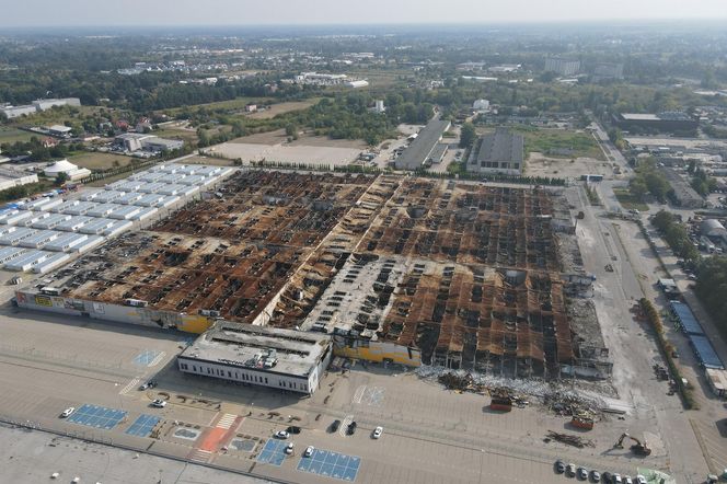 Pożar CH Marywilska 44. Śledczy zakończyli oględziny