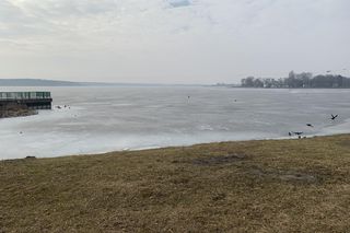 Lubelscy strażacy na ćwiczeniach. Na Zalewie Zemborzyckim doskonalili się w zakresie ratownictwa lodowego