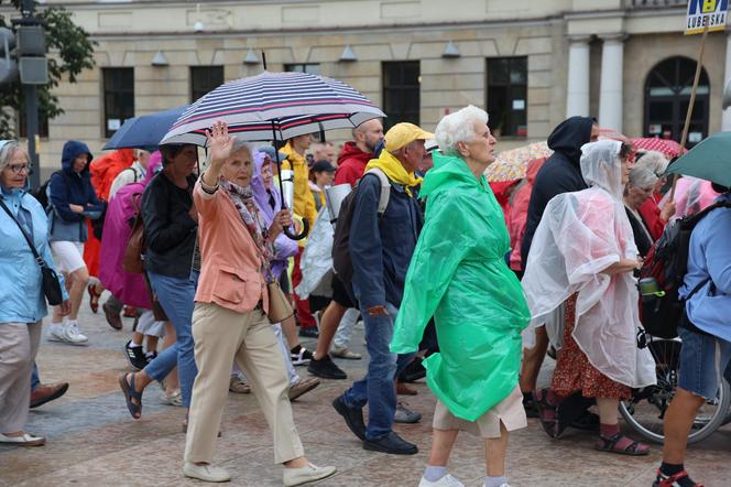 Lubelska Piesza Pielgrzymka na Jasną Górę 2024. Pątnikom deszcz niestraszny!