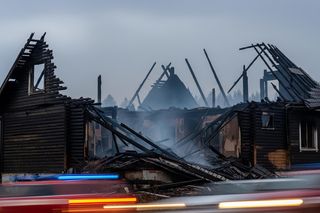 Pożar domu Ruda. Sześcioosobowa rodzina bez dachu nad głową, co dalej z ich przyszłością?
