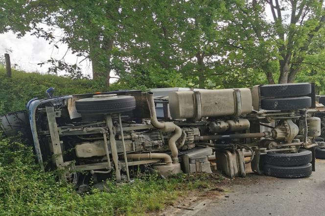 Wypadek z udziałem ciężarówki pod Olsztynem