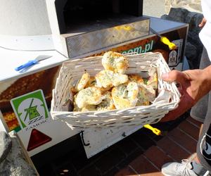 Lubelski Festiwal Smaku. Pan Andrzej został Mistrzem Świata w jedzeniu lubelskich cebularzy