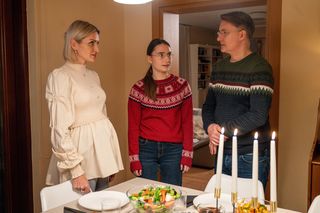 Na sygnale, odc. 677. Artur Góra (Tomasz Piątkowski), Katia (Alicja Chmielewska), Beata (Justyna Sieniawska) 