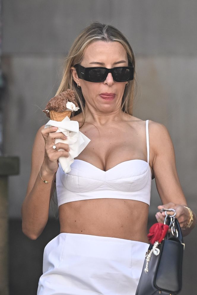 Ewa Chodakowska je lody w upalny dzień