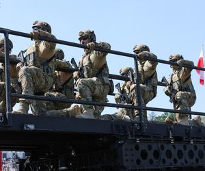 Defilada wojskowa 15 sierpnia w Warszawie