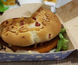 Burger Drwala już dostępny! Zjadłem go w kolorowej restauracji we Wrocławiu