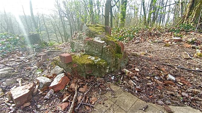 Wieża Baresela nad Jeziorem Szmaragdowym