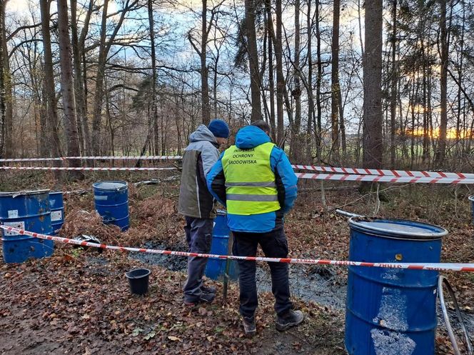 W okolicach Piotrkowa i Tuszyna znaleziono porzucone beczki