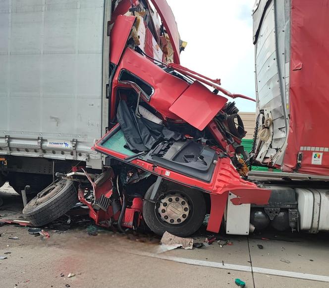 Tragiczny wypadek na A4 w okolicy Zgorzelca. Jedna osoba nie żyje 