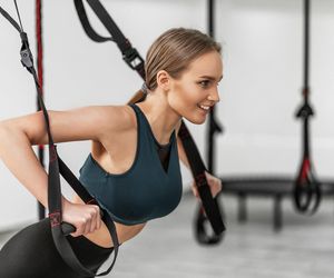 Dla treningów TRX zrezygnowałam z siłowni. Na czym polegają ćwiczenia z taśmą? 