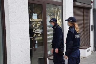 Policja kontroluje przestrzeganie obostrzeń w Krakowie