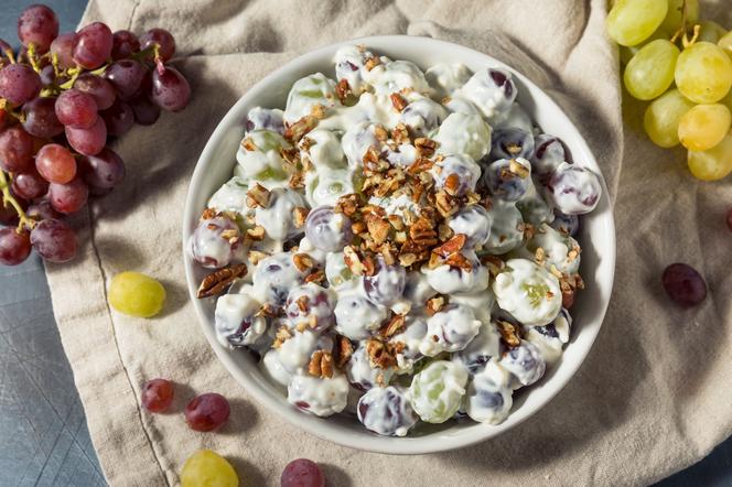 Kremowa sałatka winogronowa - jesienna dawka zdrowia i energii
