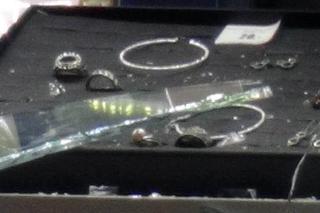 Zuchwały napad na lombard w Warszawie! Zniknęło złoto i kosztowności