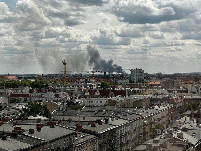 Ogromny pożar w Luboniu. Na miejscu kilkanaście zastępów straży