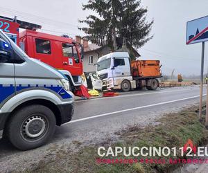 Czchów. Zderzenie trzech samochodów. Nie żyją dwie osoby