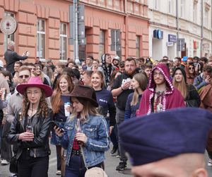 Rzeszowskie Juwenalia rozpoczęte. Barwny korowód przeszedł przez miasto 