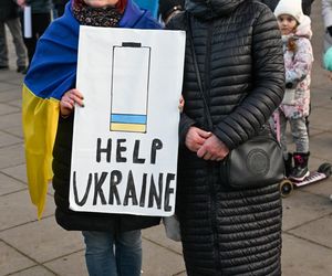 Demonstracja Trzy lata w obronie Ukrainy na pl. Solidarności