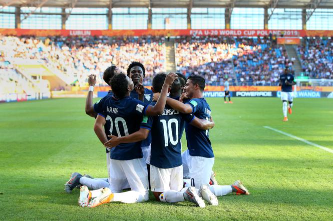 Radość drużyny Ekwdoru po wygranej 3:1 nad Urugwajem