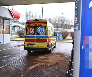 Horror na stacji benzynowej. Zaczął wylewać paliwo na ziemię