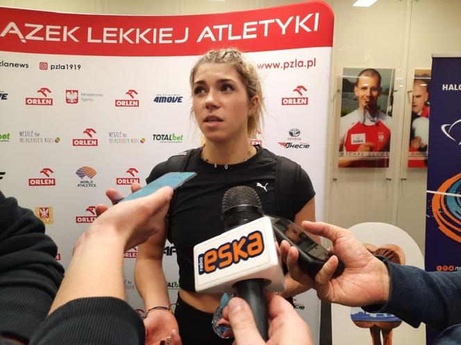 Kornelia Lesiewicz po biegu musiała długo odpowiadać na pytania dziennikarzy.