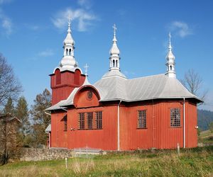 To unikatowa wieś na mapie Małopolski. Znajduje się w niej cerkiew postawiona przez Francuza