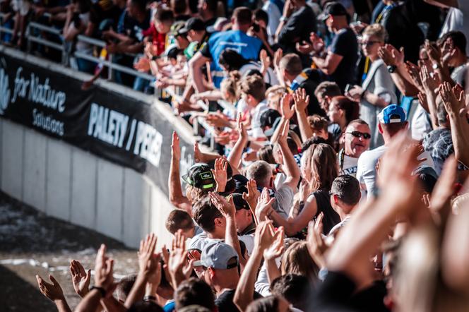 Apator Toruń - Stal Gorzów, zdjęcia kibiców z Motoareny. Emocje podczas 12. kolejki PGE Ekstraligi