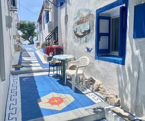 Wyspa Samos. Niebieska uliczka w Pitagorio