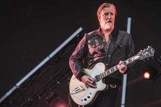 Queens of the Stone Age są w trasie. Muzycy grają na żywo premierowy utwór