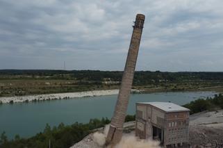 Lubelskie: Spektakularne wyburzanie kominów w Rejowcu Fabrycznym. Zdobyliśmy WIDEO