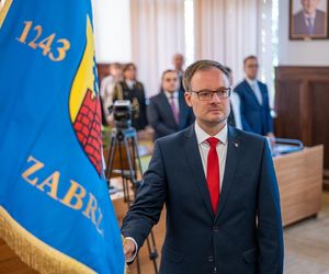 Zaprzysiężenie nowego prezydenta Zabrza. Kamil Żbikowski złożył ślubowanie i zwrócił się do mieszkańców