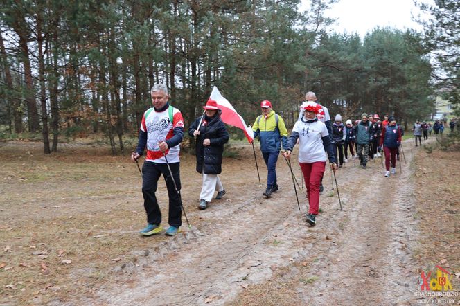 Poszli dla Niepodległej. W Krasnobrodzie odbył się IV. Rajd Nordic Walking