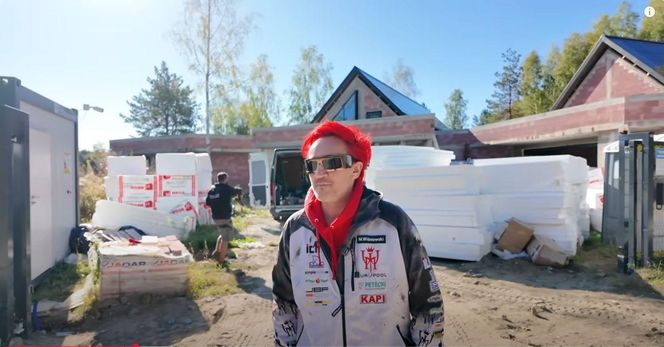 Michał Wiśniewski na budowie swojego domu