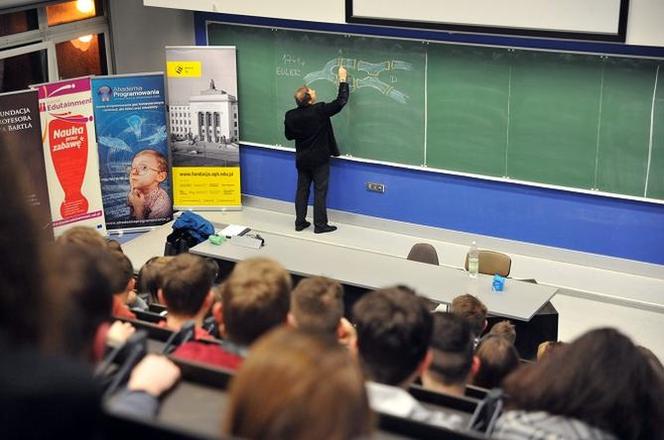 Studia 2020 - nauka zdalna. Do kiedy potrwa? Czy studenci wrócą na uczelnie w tym roku?