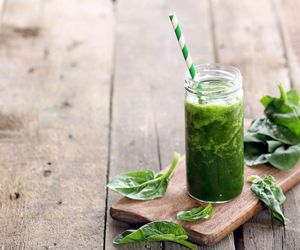 Mnóstwo witamin i prawie zero kalorii. Ten zielony sok robię z jednego składnika    