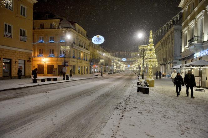 Atak zimy w Warszawie. Stołeczne drogi są białe