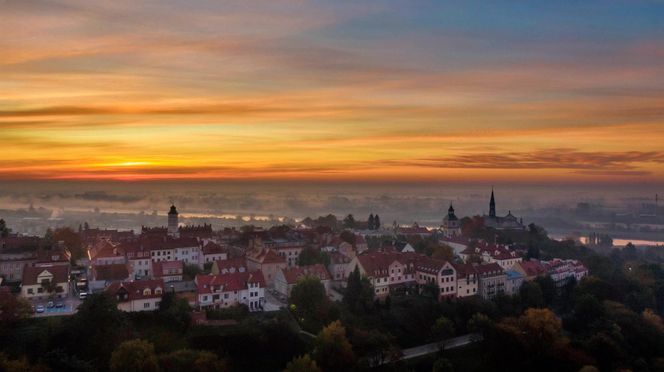 Sandomierz w jesiennej szacie z lotu ptaka