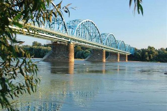Most w Kazuniu 
