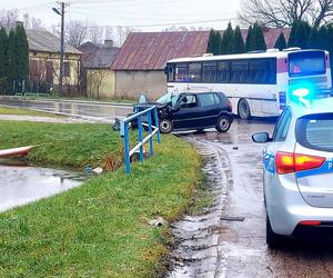 Zderzenie autobusu z dziećmi z volkswagenem! Fatalny wypadek pod Rawą Mazowiecką [ZDJĘCIA]. 