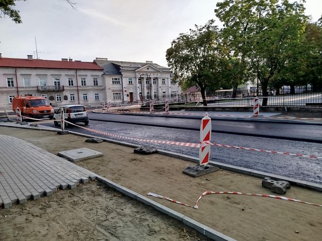 Siedlce: trwa budowa nowej nawierzchni na skrzyżowaniu ulic Piłsudskiego, Floriańskiej, Starowiejskiej i Kościuszki