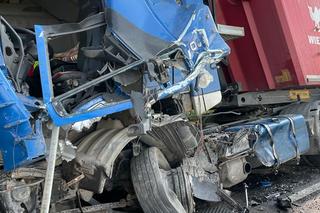 Makabryczny wypadek pod Żarami. Kilka osób ucierpiało w zderzeniu forda, audi i tira [ZDJĘCIA]