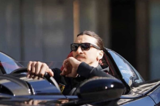 Zlatan Ibrahimović w Ferrari Monza SP2